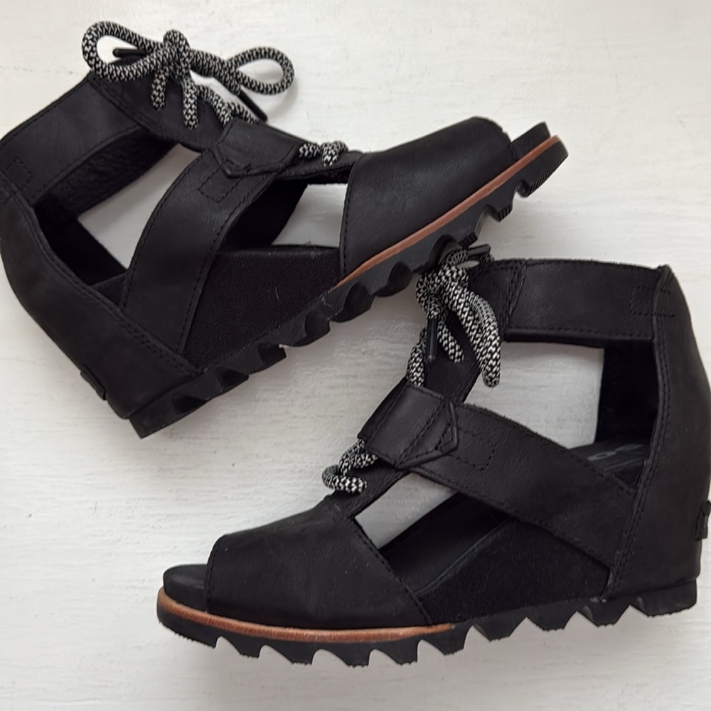 NWOT SOREL LACE-UP WEDGE SANDAL